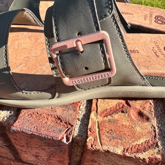 NEW Clarks 6.5 W Cloudsteppers Step Tide Olive Green Adjustable Sandals - Picture 3 of 6